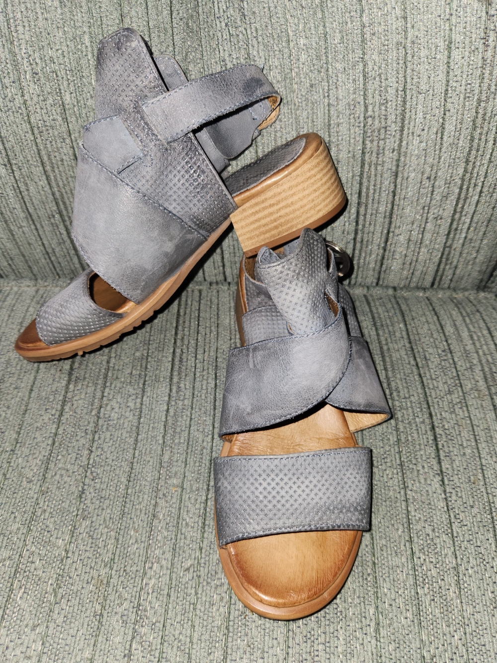 🍉Miz Mooz Blue Suede Cross-Strap Block Heel Sandals